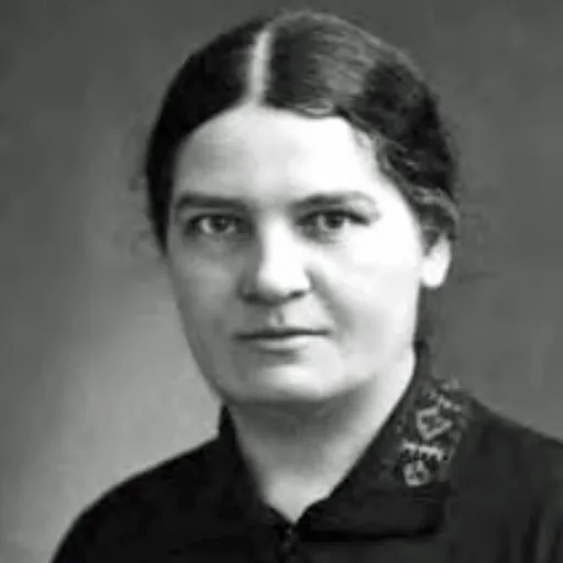 Portrait of Mandi Hannula