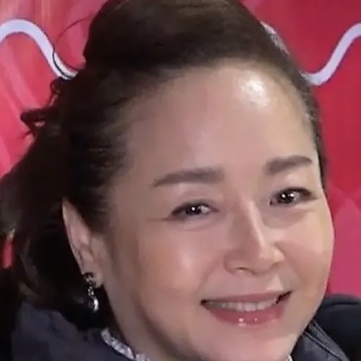 Portrait of Kelly Tien Niu
