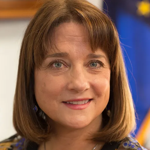Portrait of Lora Reinbold