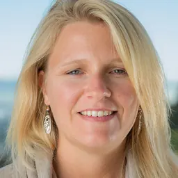 Portrait of Wendy L. Queen