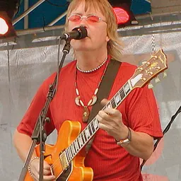 Portrait of Kim Simmonds
