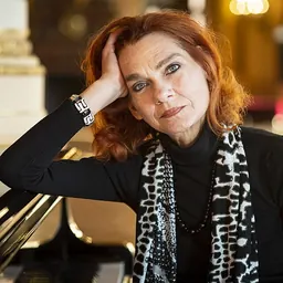Portrait of Aslı Erdoğan