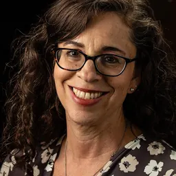 Portrait of Beth Reinhard