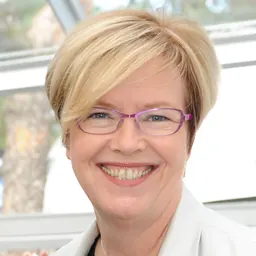Portrait of Shelley Carroll