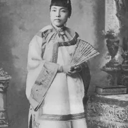 Portrait of Hü King Eng