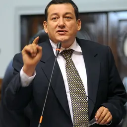 Portrait of Rolando Reátegui