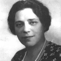 Portrait of Naomi Deutsch