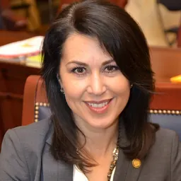 Portrait of Deidre Henderson