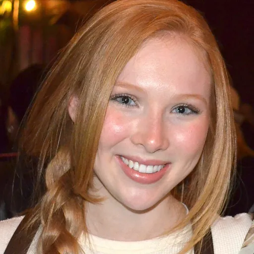 Portrait of Molly Quinn