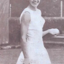 Portrait of Helga Hösl-Thaw