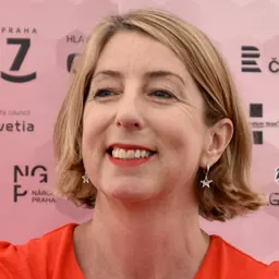 Portrait of Jenny Colgan