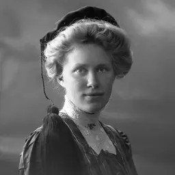 Portrait of Julie Backer