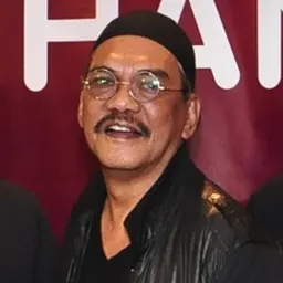 Portrait of Lou Veloso