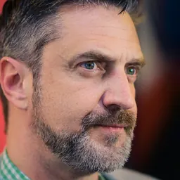 Portrait of Raúl Esparza