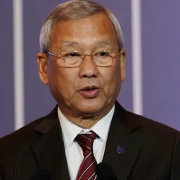 Portrait of Niwatthamrong Boonsongpaisan