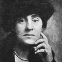 Portrait of Lindsey Barbee