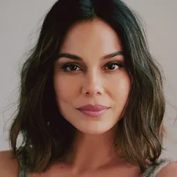 Portrait of Nathalie Kelley