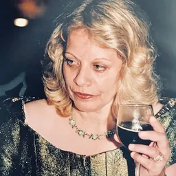 Portrait of Shoshana Sharabi