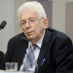 Portrait of Simon Schwartzman