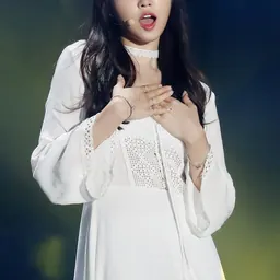 Portrait of Son Na-eun