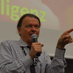 Portrait of Volker Sommer