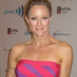 Portrait of Teri Polo