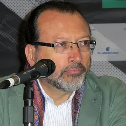 Portrait of William Ospina