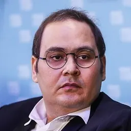 Portrait of Reza Davood-Nejad