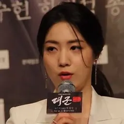 Portrait of Ryu Hyo-young