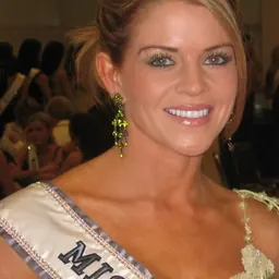Portrait of Leeann Tingley