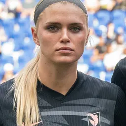 Portrait of Riley Tiernan