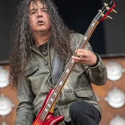 Portrait of Mike Inez