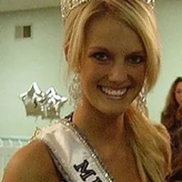 Portrait of Dani Reeves