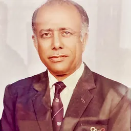 Portrait of Naseer Bunda