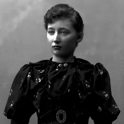 Portrait of Hanna Resvoll-Holmsen