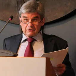 Portrait of Matthias Küntzel