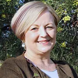 Portrait of Jennifer Alden