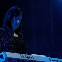 Portrait of Gillian Gilbert