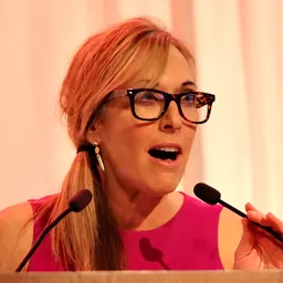 Portrait of Linda Cohn