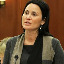 Portrait of Lesil McGuire