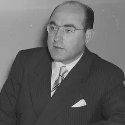 Portrait of Moisés Lupion