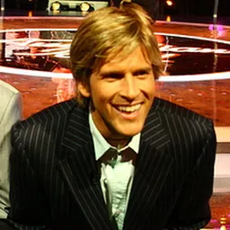 Portrait of Osher Günsberg