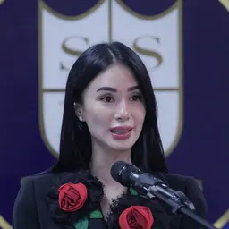 Portrait of Heart Evangelista