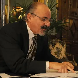 Portrait of Carlos Tomada