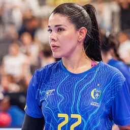 Portrait of Samara Vieira