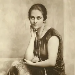 Portrait of Carola Toelle