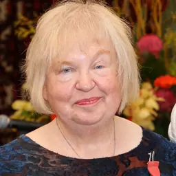 Portrait of Lisa Warrington