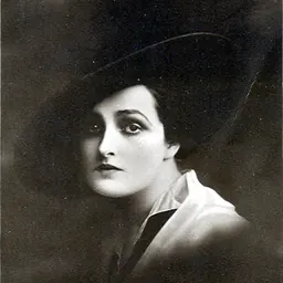 Portrait of Fern Andra