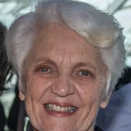 Portrait of Viviane Robinson