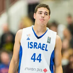 Portrait of Yotam Hanochi